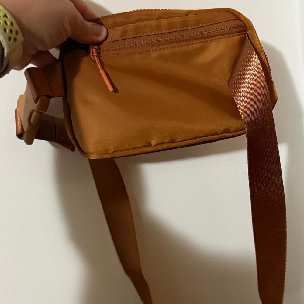 New lululemon waist bag - Picture 5 of 6